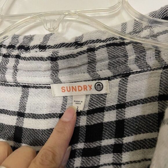 SUNDRY black white plaid flannel button down flannel shirt size 2 medium - Picture 2 of 4